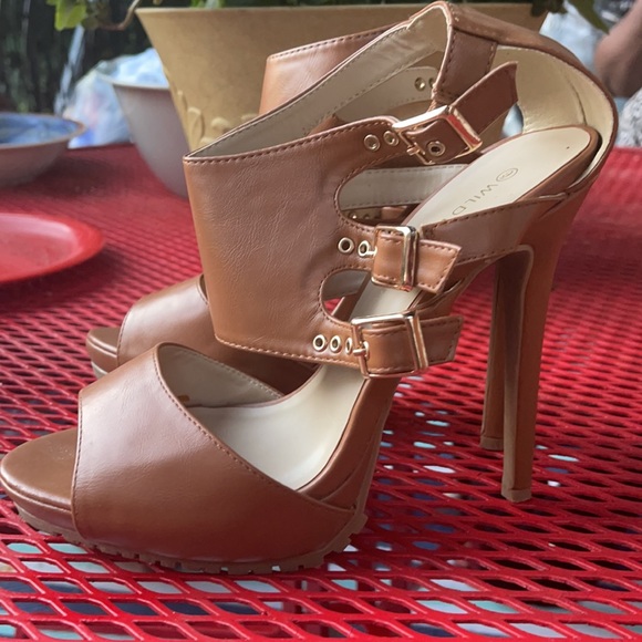 Heels - Picture 4 of 10